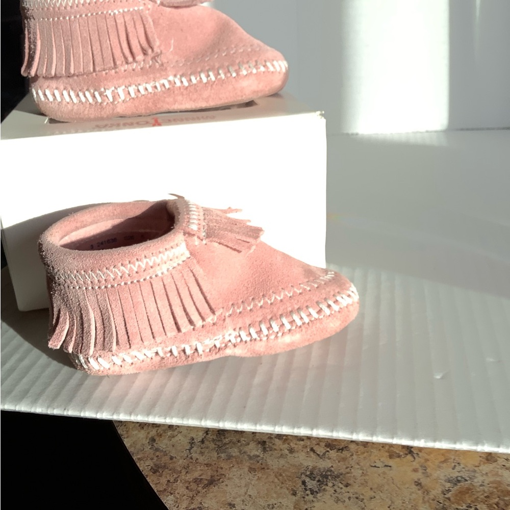 Minnetonka Baby Moccasins Size 3 leather, pink - Picture 3 of 7